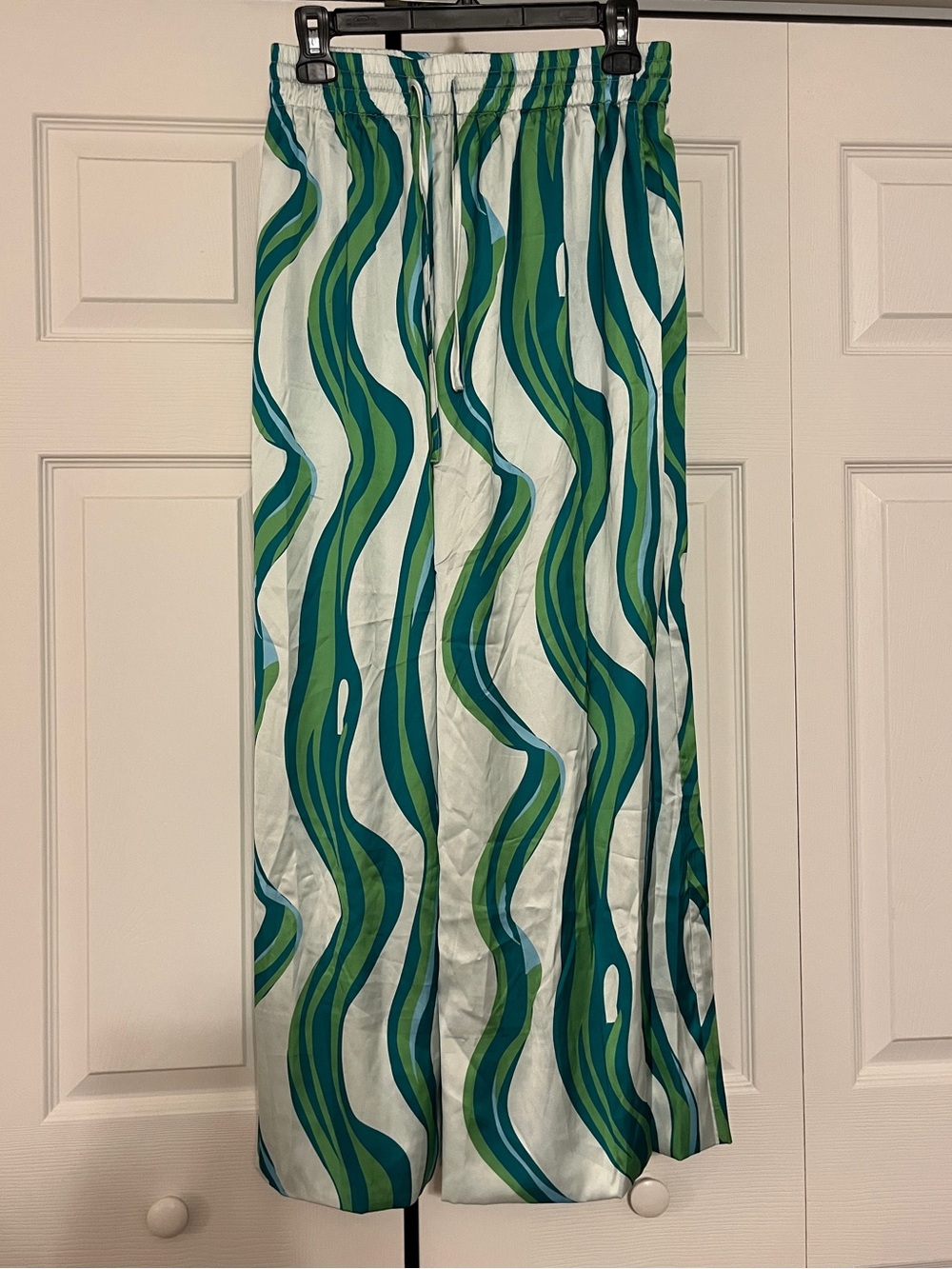 Women’s Green Wave Print satin pants 
 - Elastic Waist